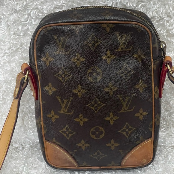 Louis Vuitton Monogram Danube Crossbody Bag - Picture 4 of 16